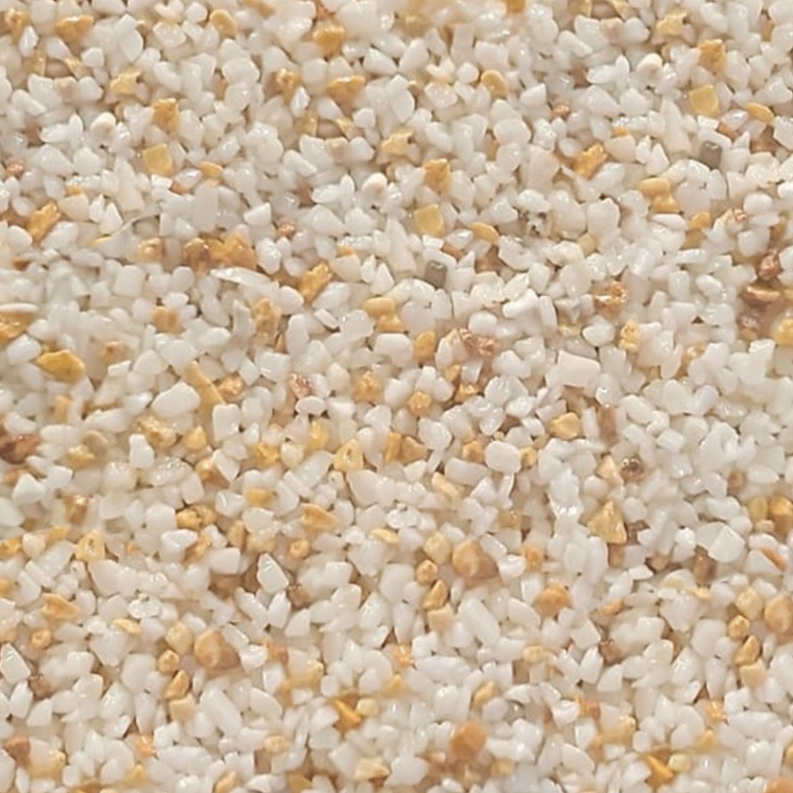Muestra de granito granulado modelo Blanco Destello, tono claro